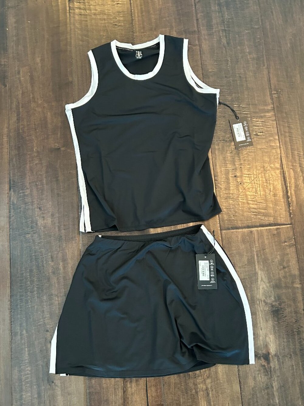 NWT TAIL ACTIVEWEAR Two Piece Black White Skort Tank Matching Set Size XS